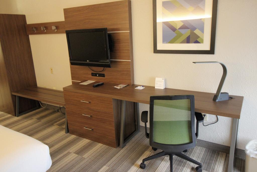 Holiday Inn Express & Suites Houston - Memorial Park Area By Ihg Exterior photo