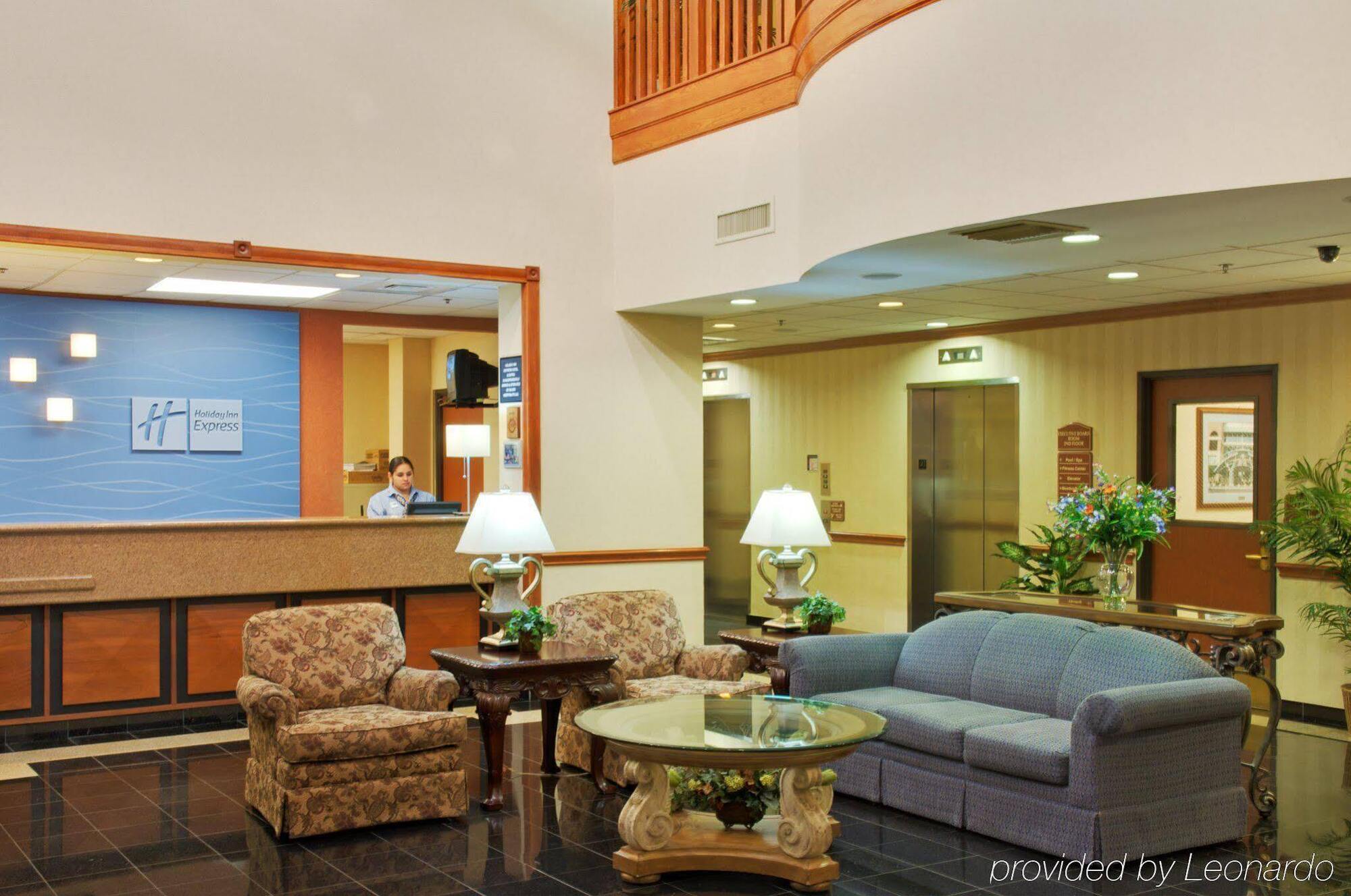 Holiday Inn Express & Suites Houston - Memorial Park Area By Ihg Exterior photo